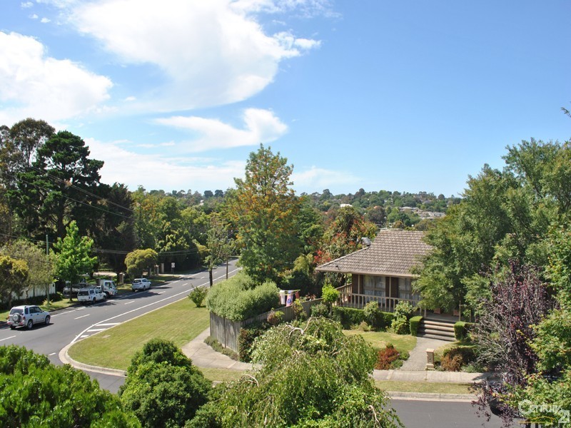 4 Outlook Drive, Berwick VIC 3806