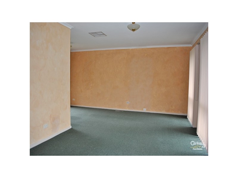 64 St Boswells Avenue, Berwick VIC 3806