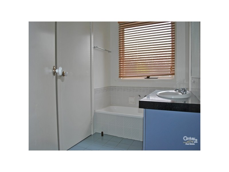 64 St Boswells Avenue, Berwick VIC 3806