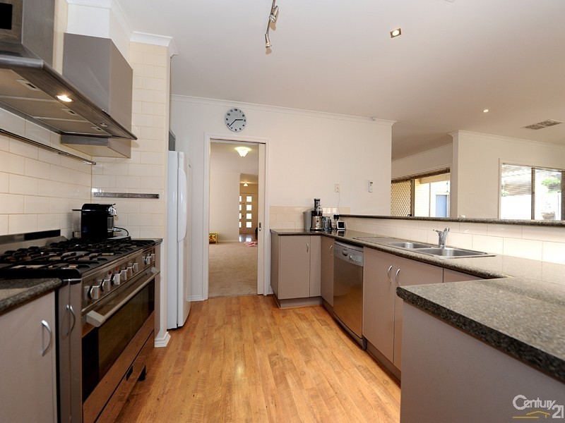 6 Postregna Way, Skye VIC 3977