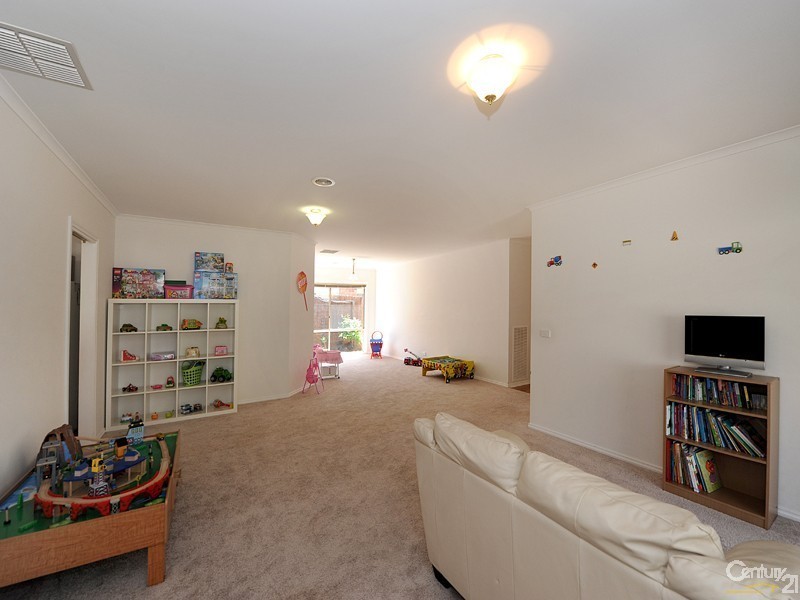 6 Postregna Way, Skye VIC 3977