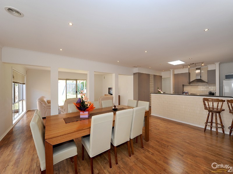 6 Postregna Way, Skye VIC 3977