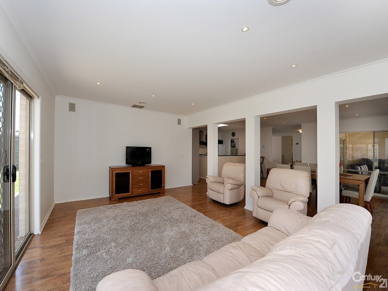 6 Postregna Way, Skye VIC 3977