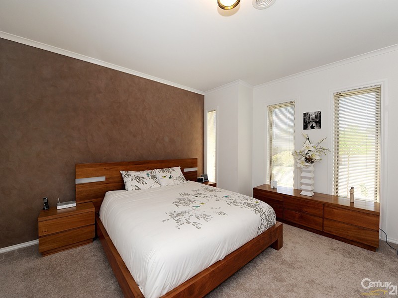 6 Postregna Way, Skye VIC 3977