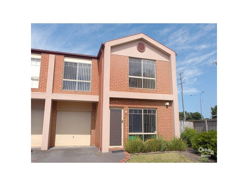 17/12 Grant Close, Berwick VIC 3806