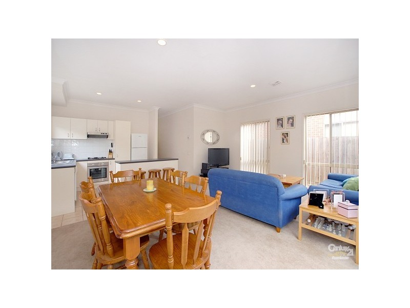 17/12 Grant Close, Berwick VIC 3806