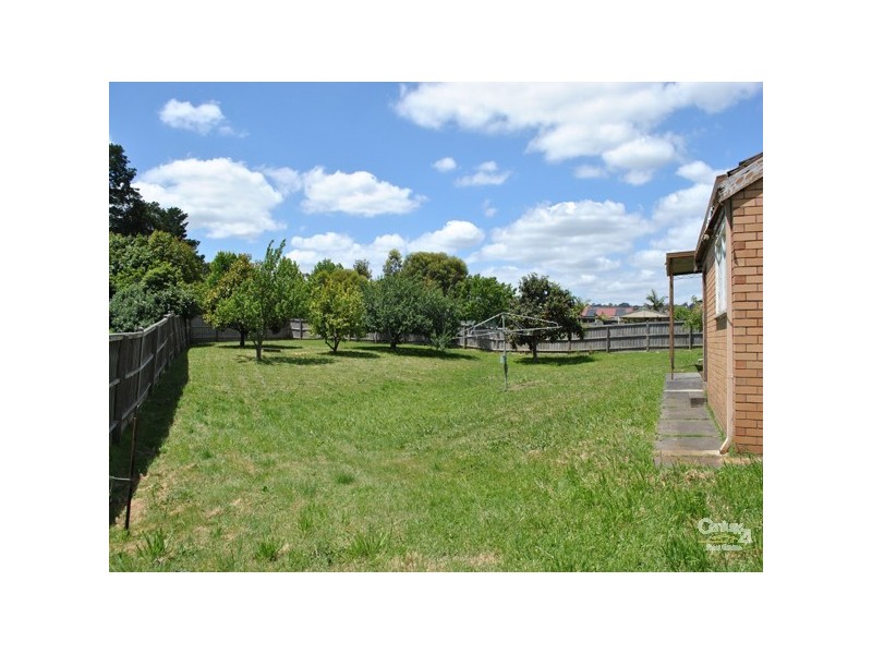 2 Crawley Road, Narre Warren North VIC 3804