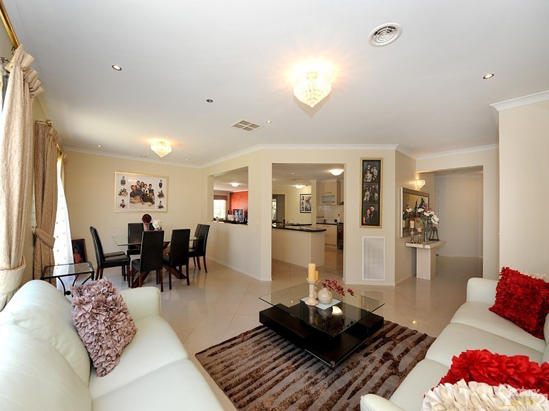 14 Charles Conder Place, Berwick VIC 3806