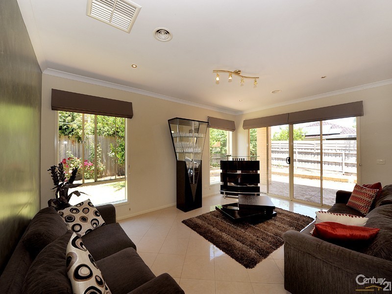 14 Charles Conder Place, Berwick VIC 3806