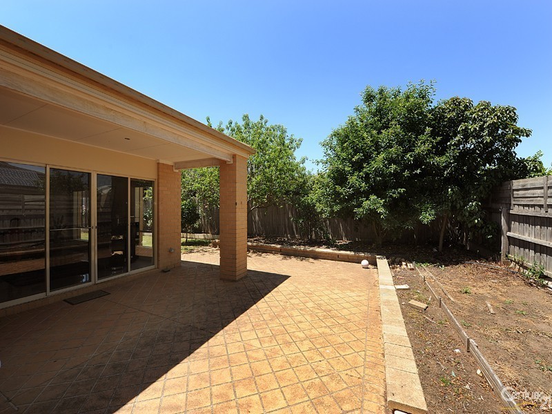 14 Charles Conder Place, Berwick VIC 3806