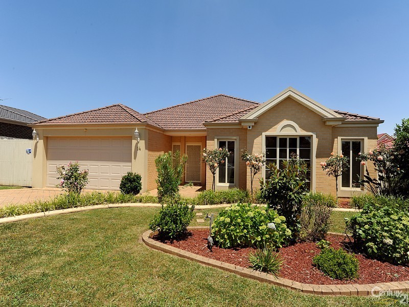 14 Charles Conder Place, Berwick VIC 3806