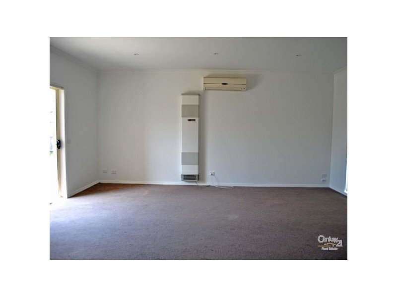 7 Amberley Drive, Pakenham VIC 3810