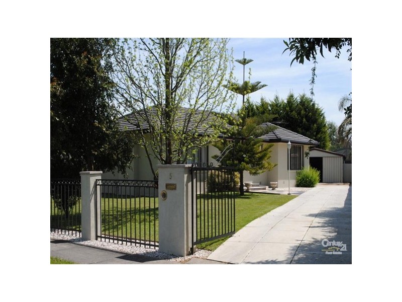 5 Rosalie Court, Pakenham VIC 3810