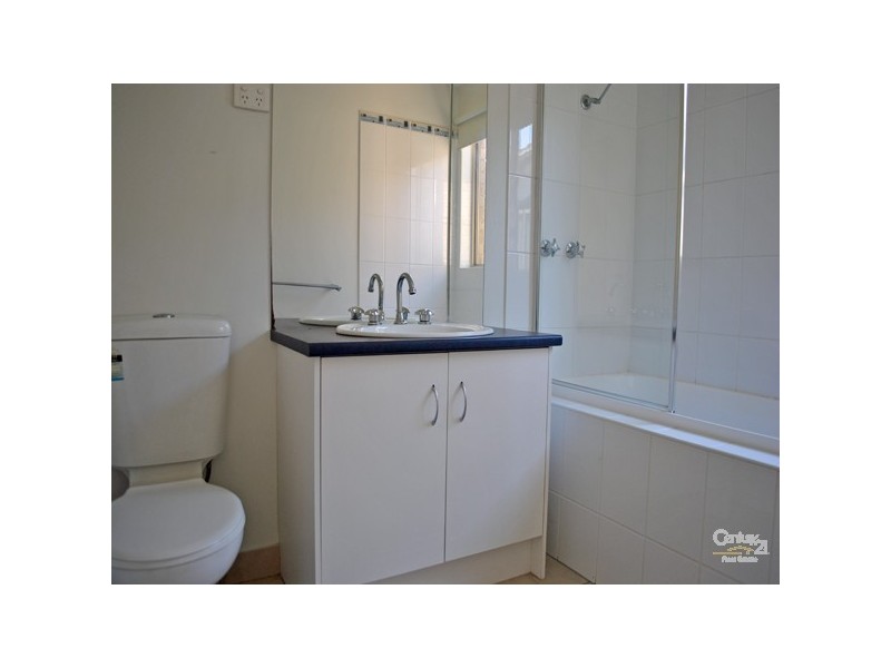 8 Mossman Drive, Cranbourne East VIC 3977