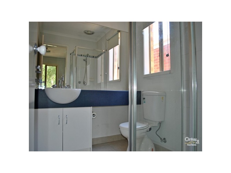 8 Mossman Drive, Cranbourne East VIC 3977