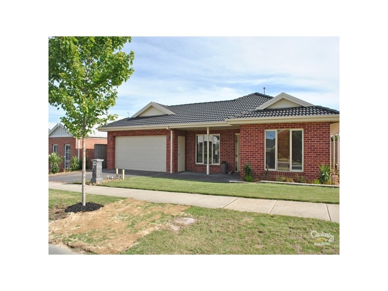 6 Flinders Park Drive, Officer VIC 3809