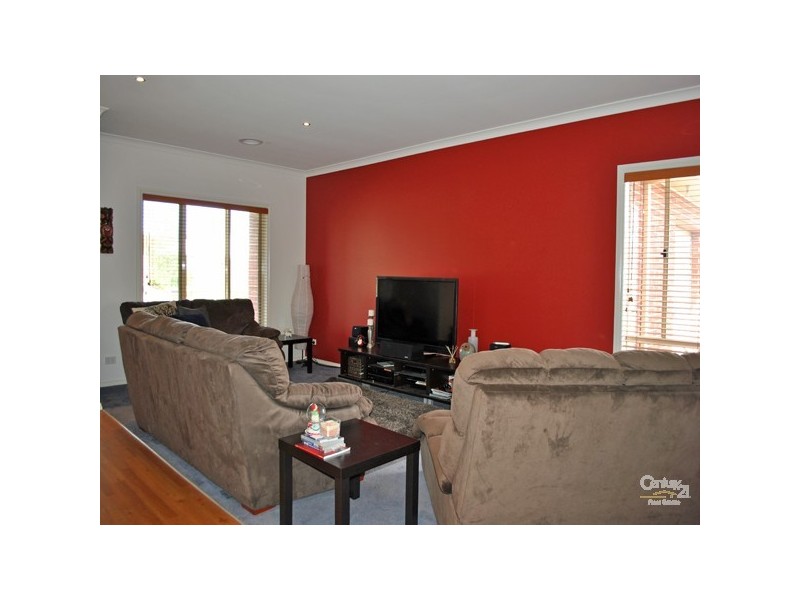 6 Flinders Park Drive, Officer VIC 3809