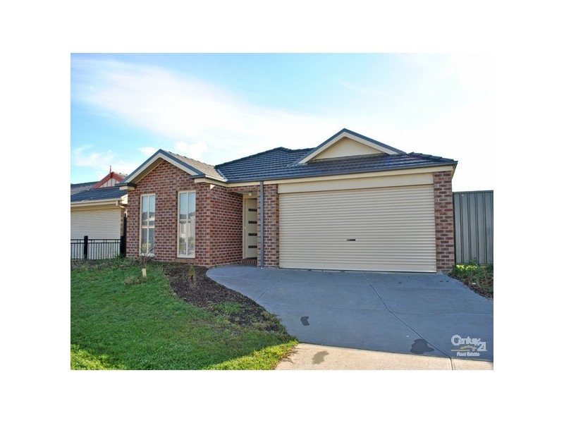 16 Killarney Crescent, Pakenham VIC 3810