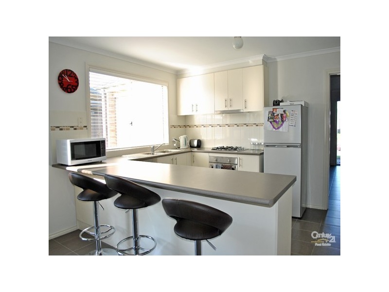 16 Killarney Crescent, Pakenham VIC 3810