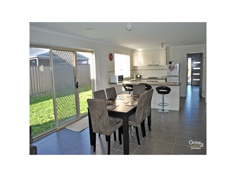 16 Killarney Crescent, Pakenham VIC 3810