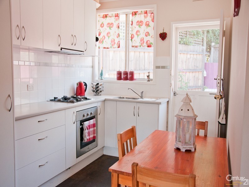 2/11 Wilson Street, Berwick VIC 3806