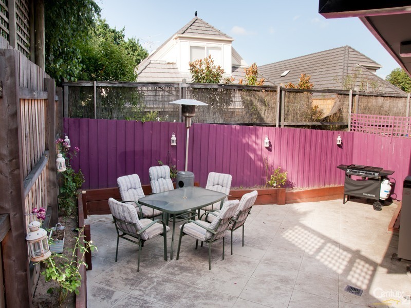 2/11 Wilson Street, Berwick VIC 3806