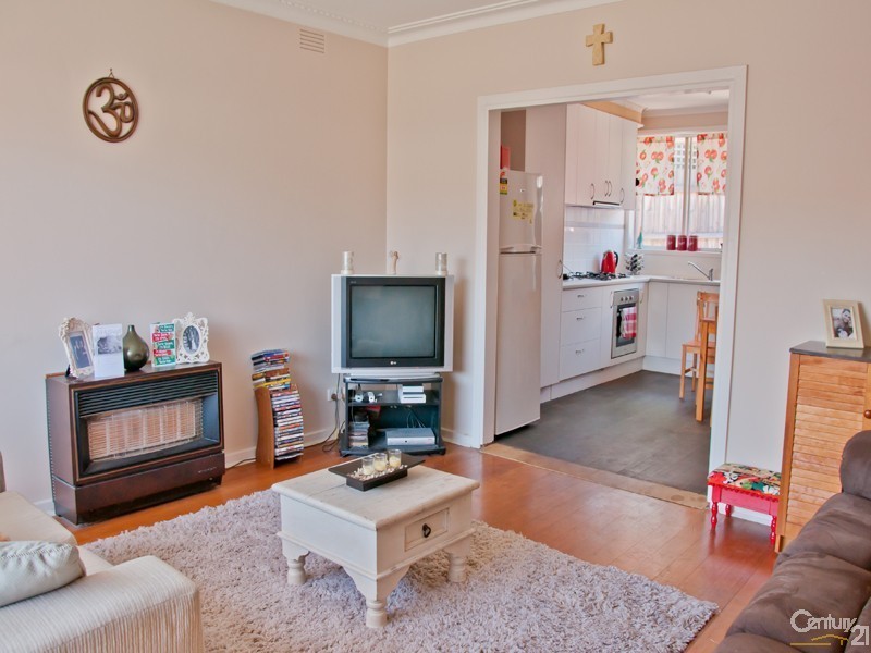 2/11 Wilson Street, Berwick VIC 3806