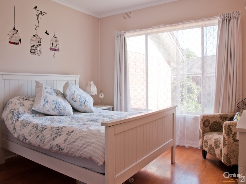 2/11 Wilson Street, Berwick VIC 3806