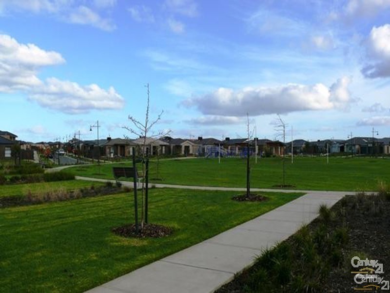 96 Sabel Drive, Cranbourne North VIC 3977