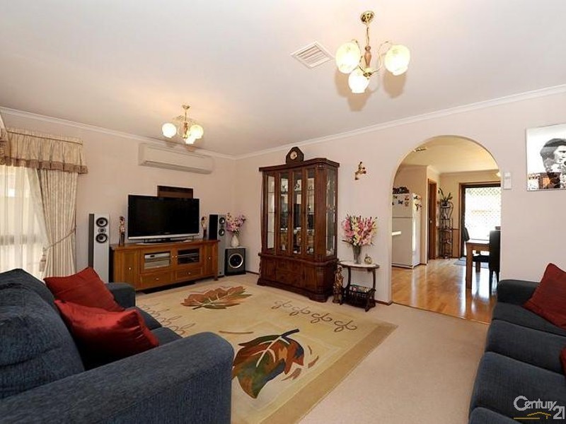 7 Sapphire Drive, Hampton Park VIC 3976