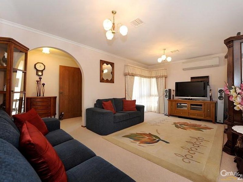 7 Sapphire Drive, Hampton Park VIC 3976