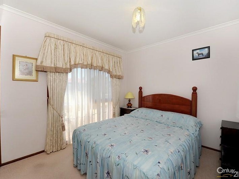 7 Sapphire Drive, Hampton Park VIC 3976