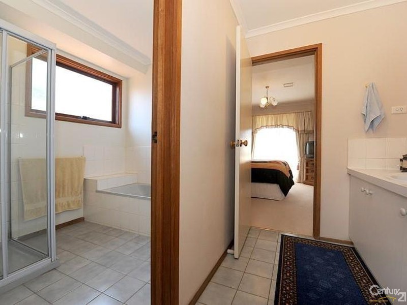 7 Sapphire Drive, Hampton Park VIC 3976