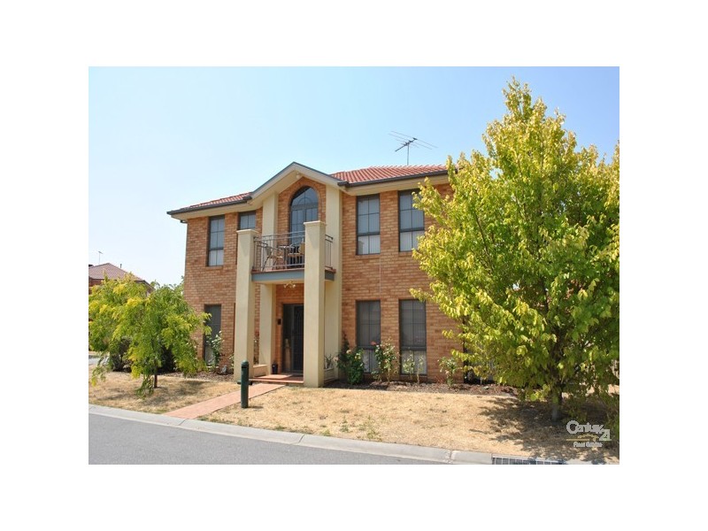 8 Amhurst Drive, Narre Warren South VIC 3805