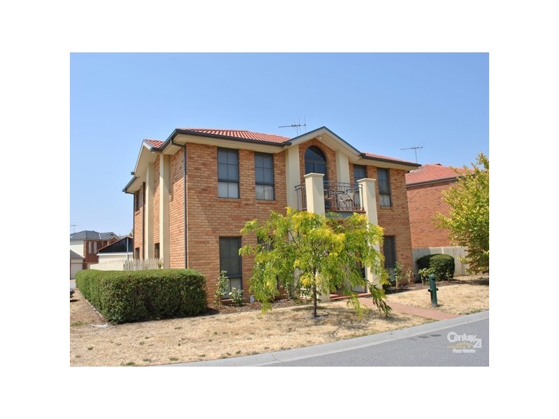 8 Amhurst Drive, Narre Warren South VIC 3805