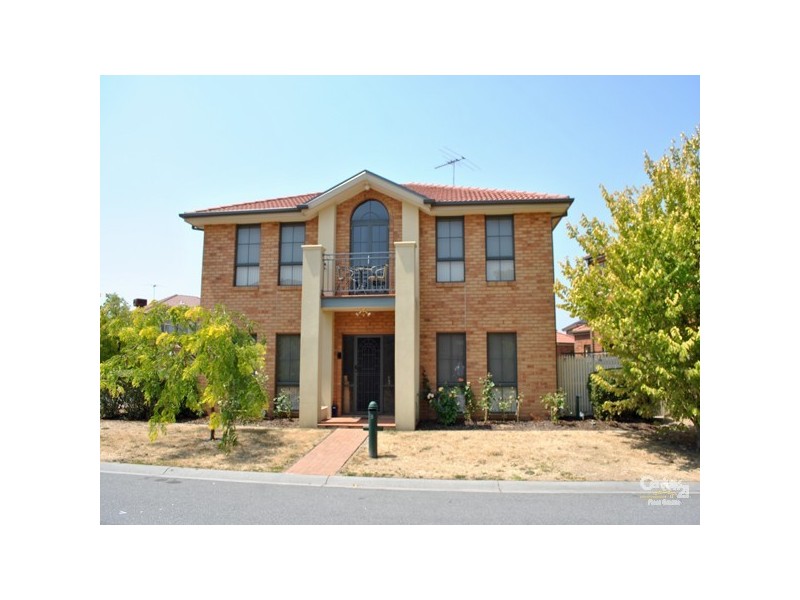 8 Amhurst Drive, Narre Warren South VIC 3805
