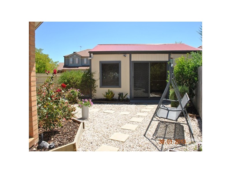8 Amhurst Drive, Narre Warren South VIC 3805
