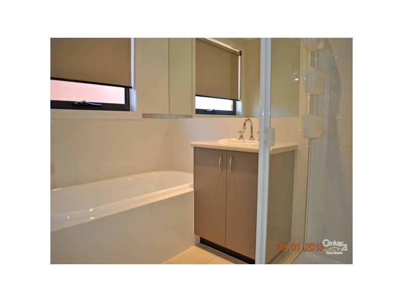 8 Amhurst Drive, Narre Warren South VIC 3805