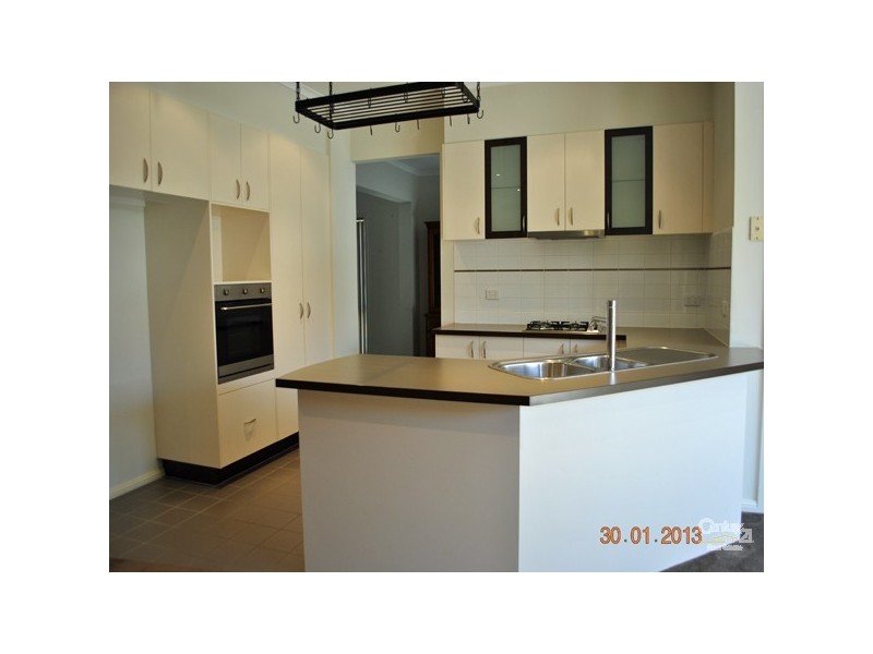 8 Amhurst Drive, Narre Warren South VIC 3805