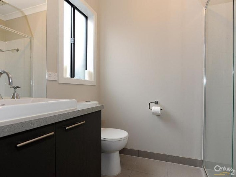 16 Frogmore Lane, Cranbourne North VIC 3977