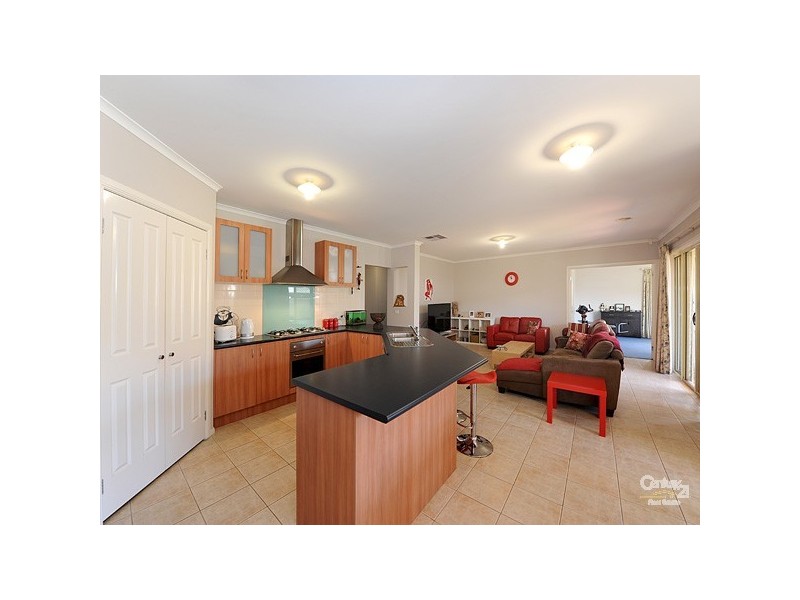 5 Highvale Crescent, Berwick VIC 3806