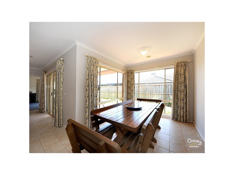 5 Highvale Crescent, Berwick VIC 3806