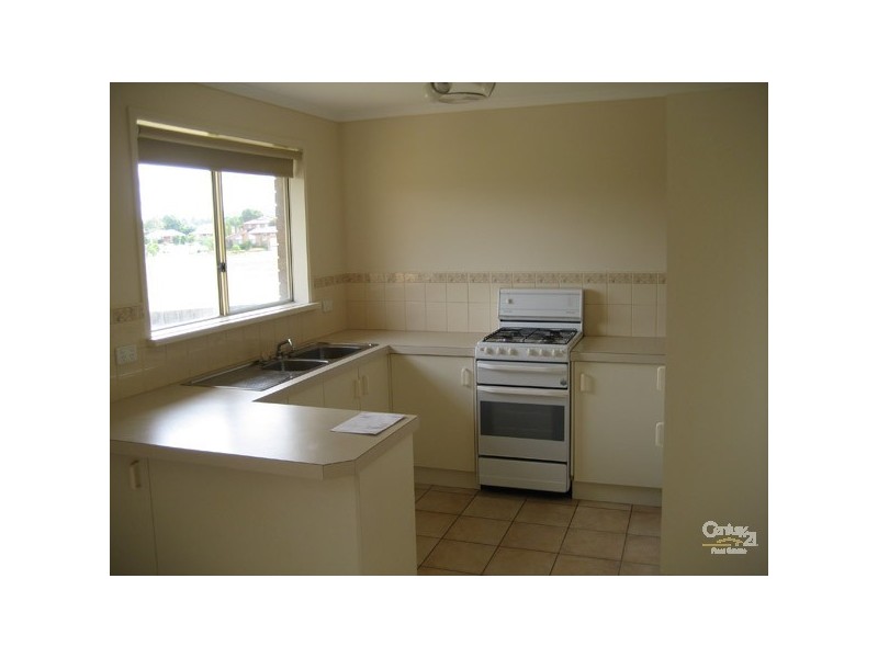 2/12 Madison Avenue, Narre Warren VIC 3805