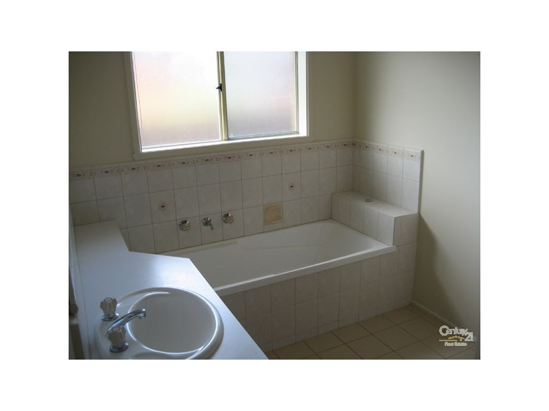 2/12 Madison Avenue, Narre Warren VIC 3805