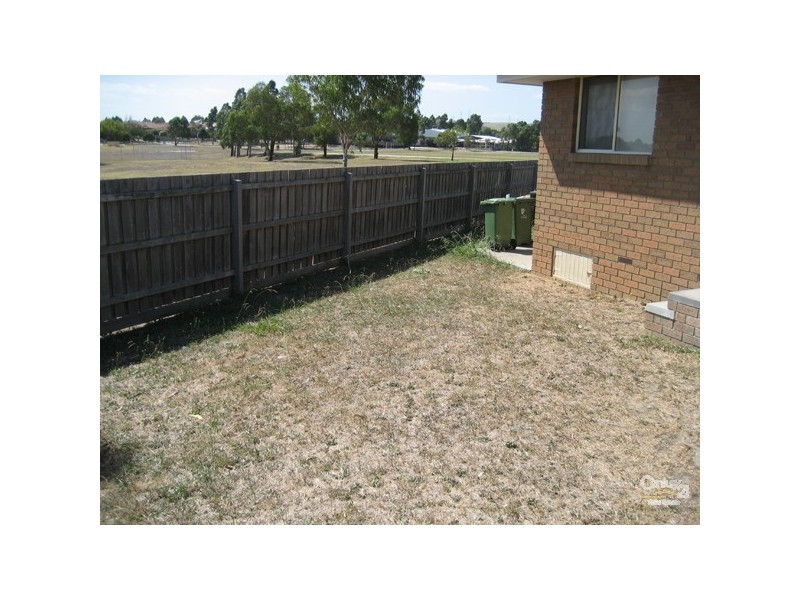 2/12 Madison Avenue, Narre Warren VIC 3805