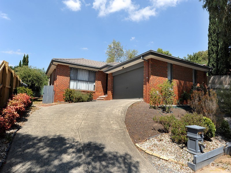 2 Adelong Court, Berwick VIC 3806