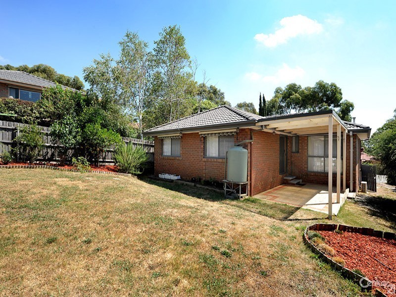 2 Adelong Court, Berwick VIC 3806