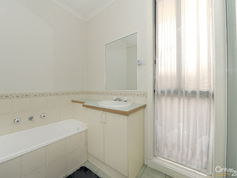 2 Adelong Court, Berwick VIC 3806