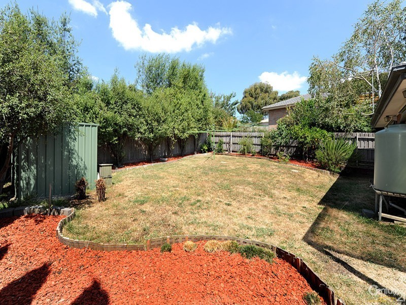 2 Adelong Court, Berwick VIC 3806