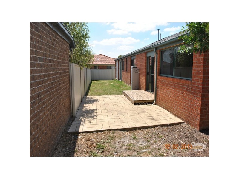 16 Fetlock Lane, Cranbourne East VIC 3977